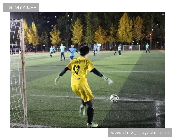 以足球人夹克诠释热血绿茵精神引领青年时尚新风潮 以足球人夹克诠释热血绿茵精神引领青年时尚新风潮